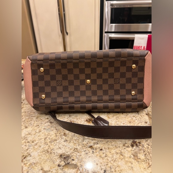 AUTHENTIC LOUIS VUITTON
Damier Canvas Ebene
Normandy Bag - Picture 9 of 16